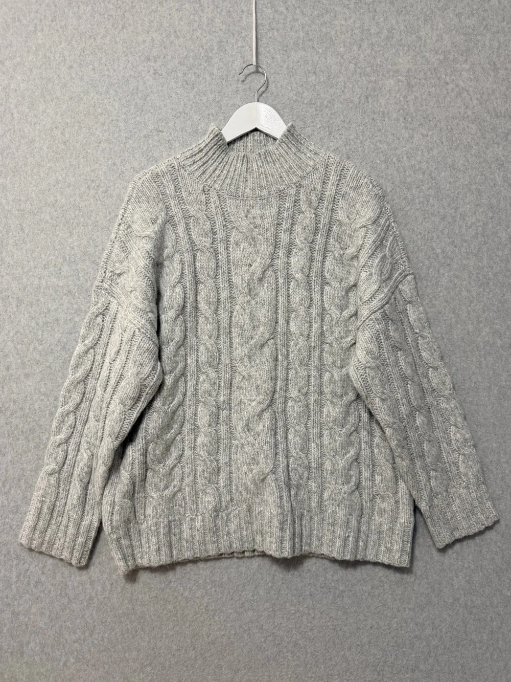 American Eagle Gray Cable Knit Mock Neck Sweater Size Medium Oversized Cozy